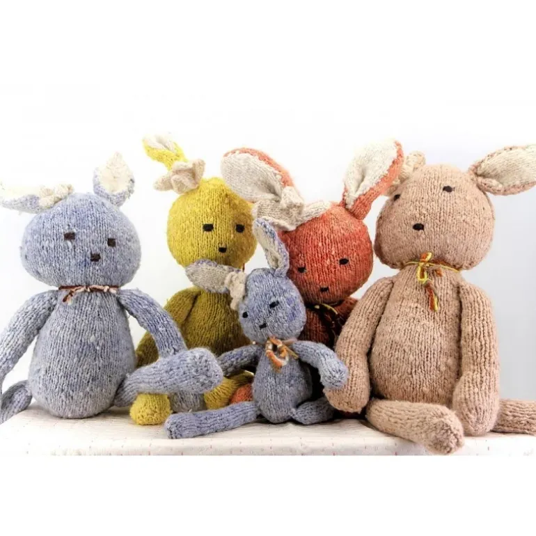 Peluche grand lapin safran en laine fait main équitable